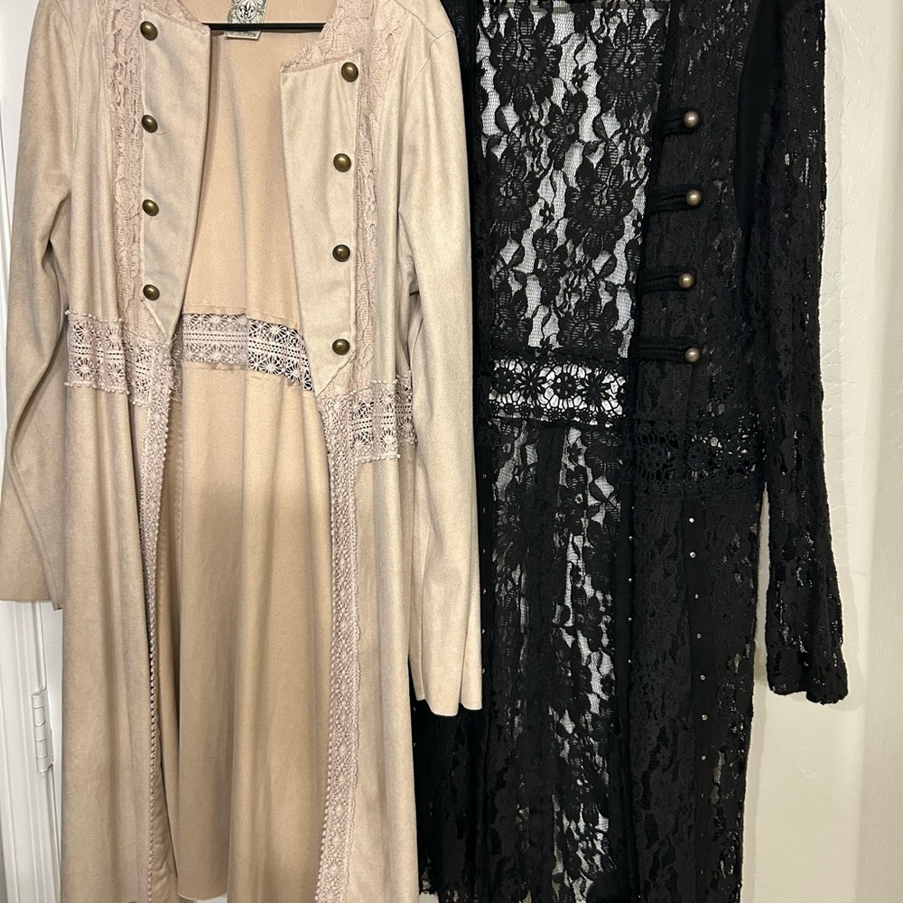 Elegant Lace and Button Detail Kimonos- Vocal